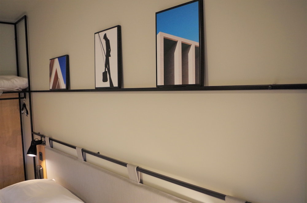 Habitación estándar con 2 camas individuales del hotel Ibis Lunel Petite Camargue. Foto 1