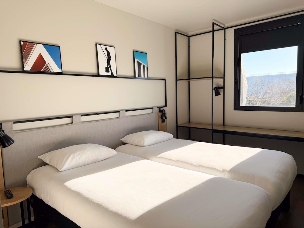 Habitación estándar con 2 camas individuales del hotel Ibis Lunel Petite Camargue. Foto 10