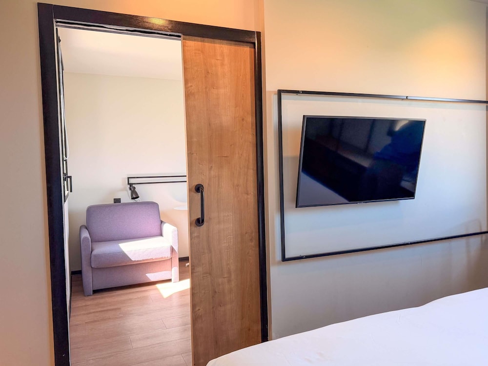Habitación Familiar del hotel Ibis Lunel Petite Camargue. Foto 5