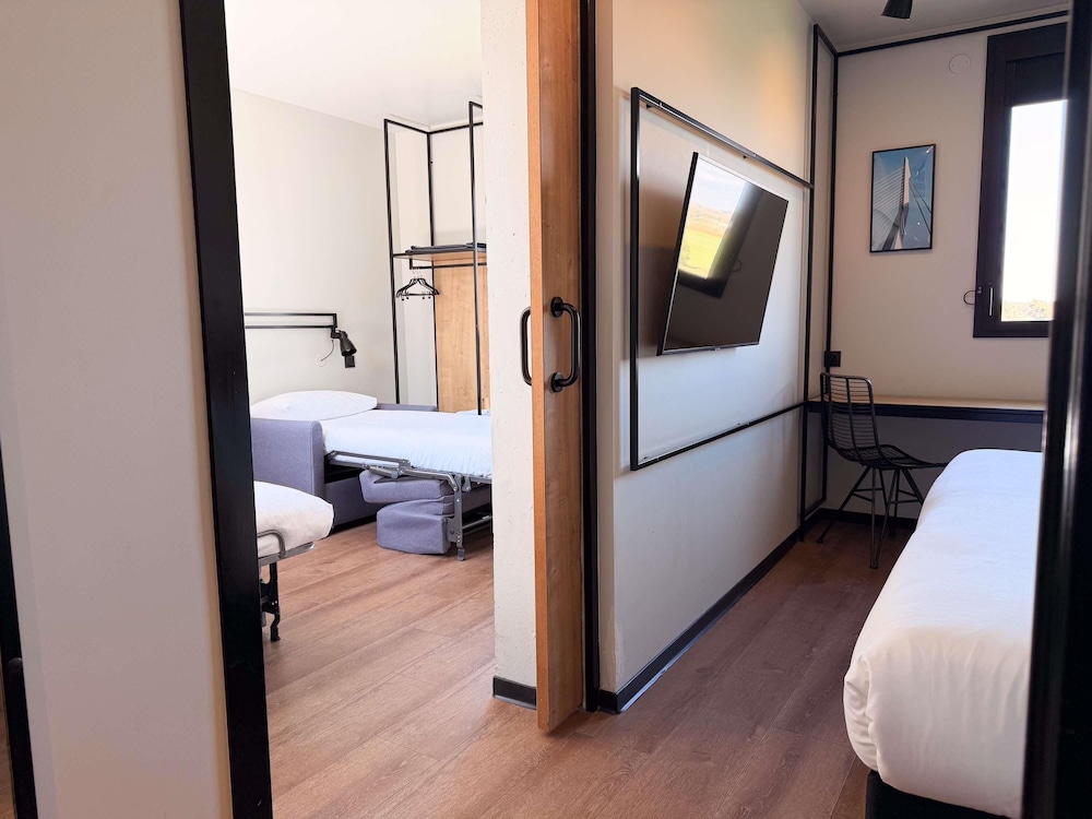 Habitación Familiar del hotel Ibis Lunel Petite Camargue. Foto 8