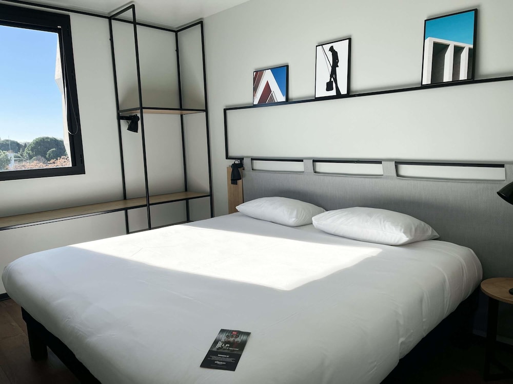 Habitación Estándar con 1 cama doble del hotel Ibis Lunel Petite Camargue. Foto 9