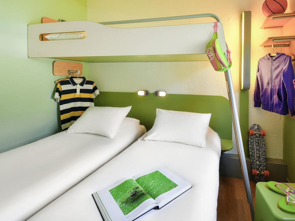 TRIPLE: habitación con 3 camas individuales del hotel ibis budget Clermont Ferrand Sud Aubière