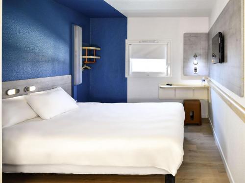 Habitación doble con cama de gran tamaño del hotel ibis Budget Le Treport Mers Les Bains