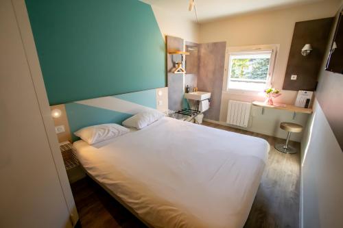 DOBLE - Habitación con una cama grande del hotel Ibis budget Haguenau Strasbourg Nord. Foto 10