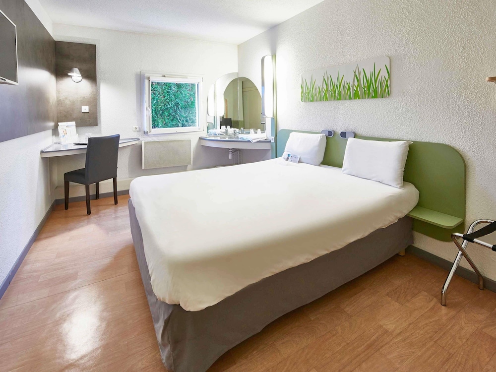 Triple - Habitación con una cama doble y una litera individual del hotel Ibis budget Haguenau Strasbourg Nord. Foto 5