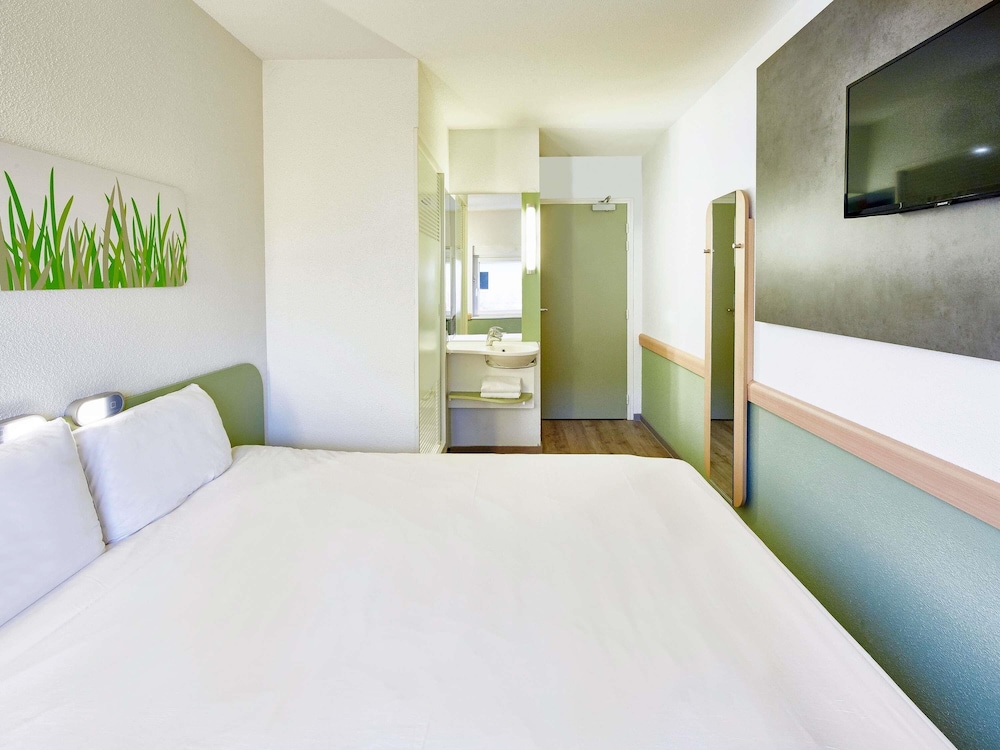 Triple - Habitación con una cama doble y una litera individual del hotel Ibis budget Haguenau Strasbourg Nord. Foto 6