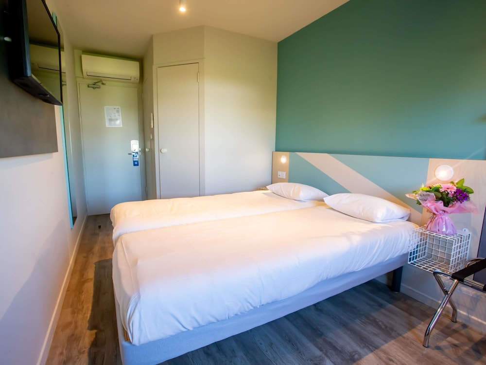 Habitación con 2 camas individuales para hasta 2 personas del hotel Ibis budget Haguenau Strasbourg Nord. Foto 9