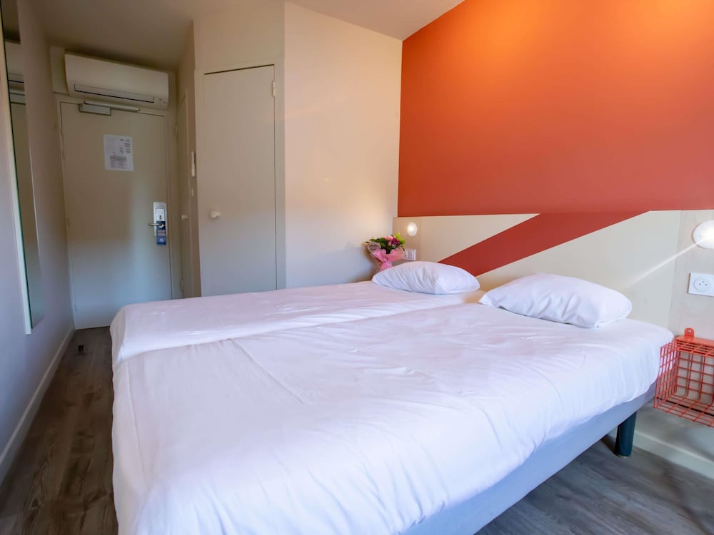 Habitación con 2 camas individuales para hasta 2 personas del hotel Ibis budget Haguenau Strasbourg Nord. Foto 10