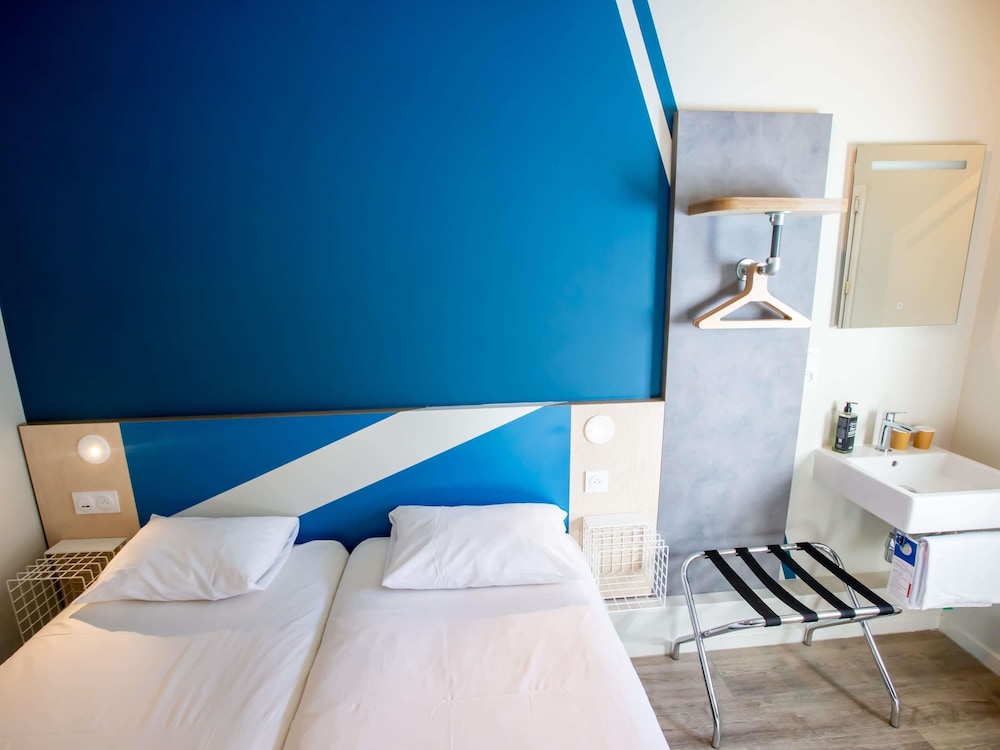 Habitación con 2 camas individuales para hasta 2 personas del hotel Ibis budget Haguenau Strasbourg Nord. Foto 11