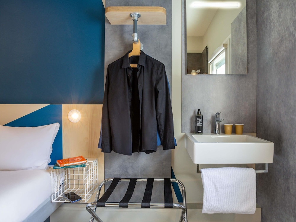 Habitación con 2 camas individuales para hasta 2 personas del hotel Ibis budget Haguenau Strasbourg Nord. Foto 14