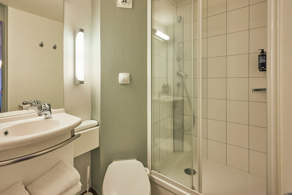 Habitación Familiar del hotel Ibis Budget Lisieux. Foto 8
