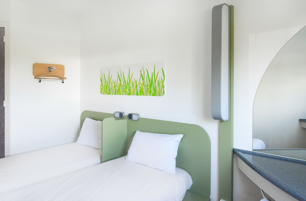 GEMELA - habitación con dos camas individuales para hasta 2 personas del hotel ibis budget Rouen Sud Zenith. Foto 1