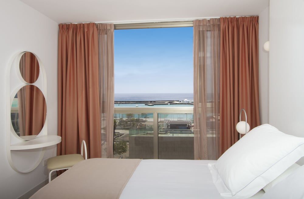 Apartamento Vista Mar Sofá Cama incluido 2 Camas individuales kitchenette del hotel Plus Fariones Habitat
