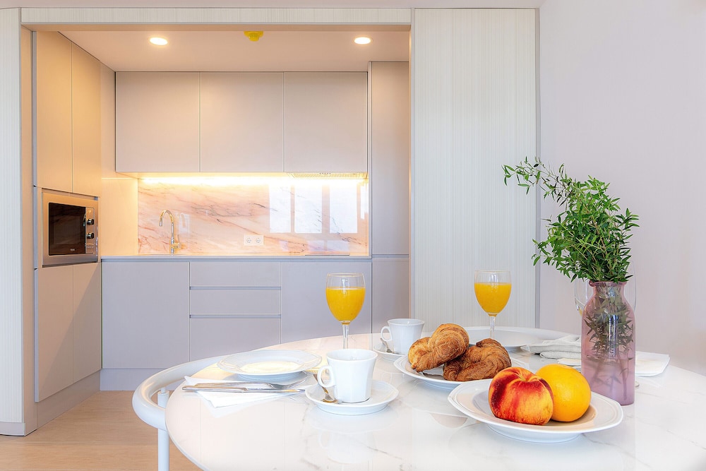 Apartamento Vista Mar Sofá Cama incluido 2 Camas individuales kitchenette del hotel Plus Fariones Habitat. Foto 5