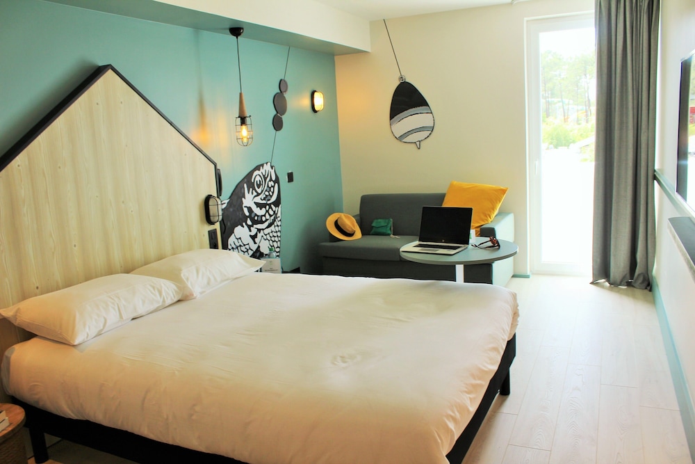 Habitación estándar con 2 camas individuales del hotel ibis Styles Arcachon Gujan Mestras. Foto 1