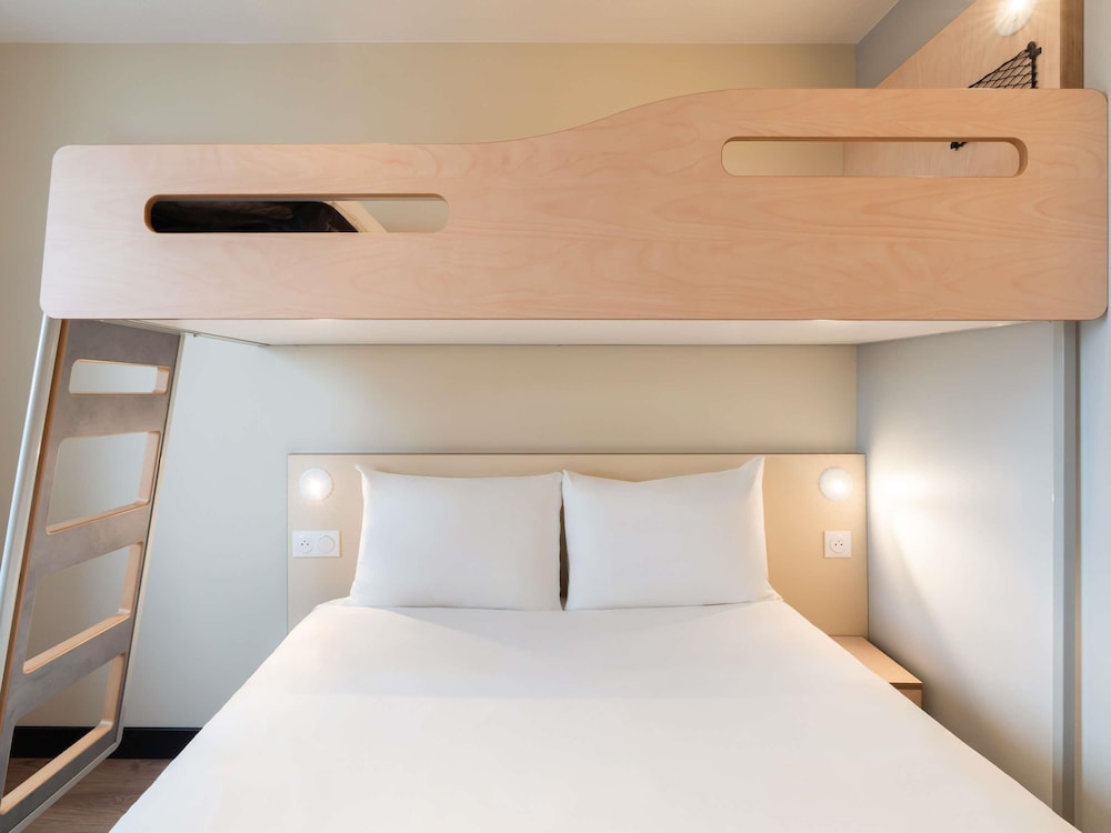 Habitación triple con balcón del hotel Ibis Budget Issy Les Moulineaux Paris Ouest