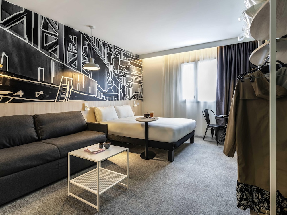 Suite estándar con 1 cama doble y 2 camas individuales del hotel Ibis Styles Limoges Centre