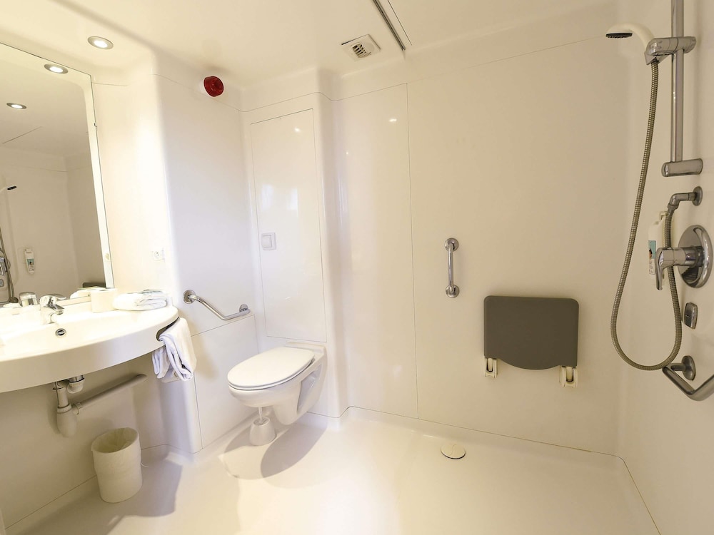 Habitación Standard accesible del hotel ibis budget Dijon Saint Apollinaire