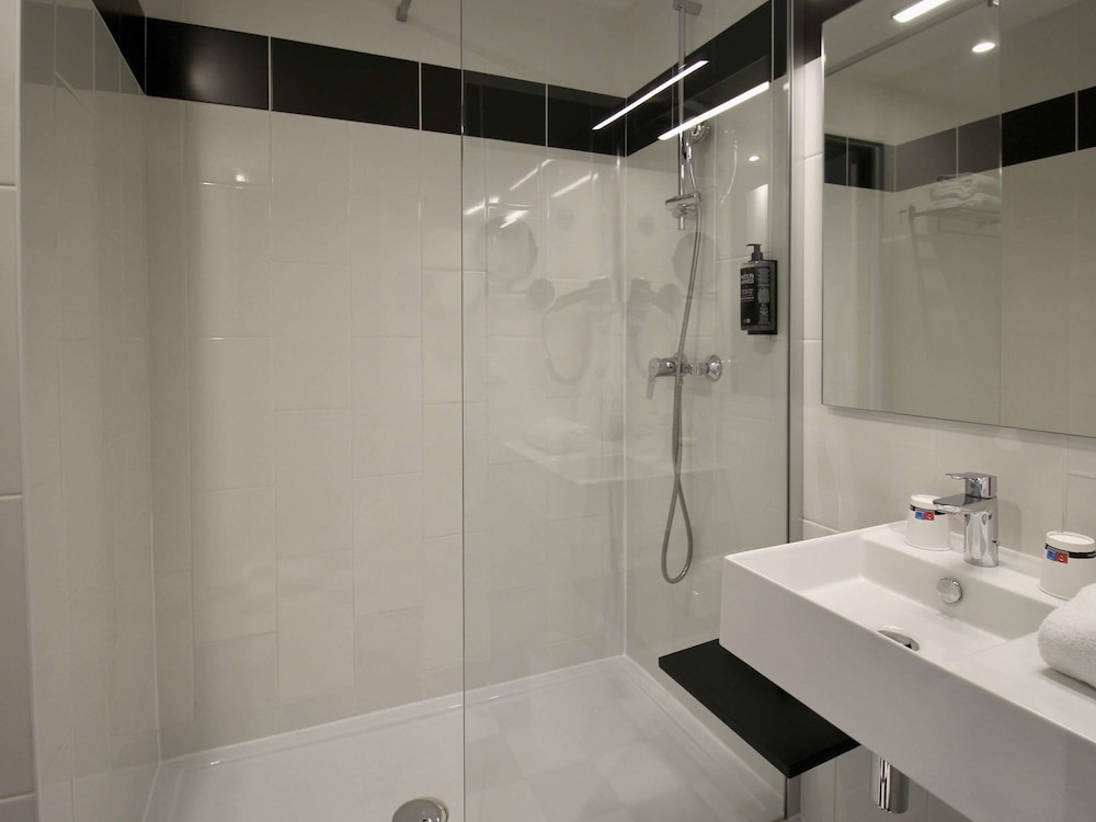 Habitación Standard con 2 camas individuales del hotel ibis Styles Dijon Sud Domaine De Beauregard. Foto 5