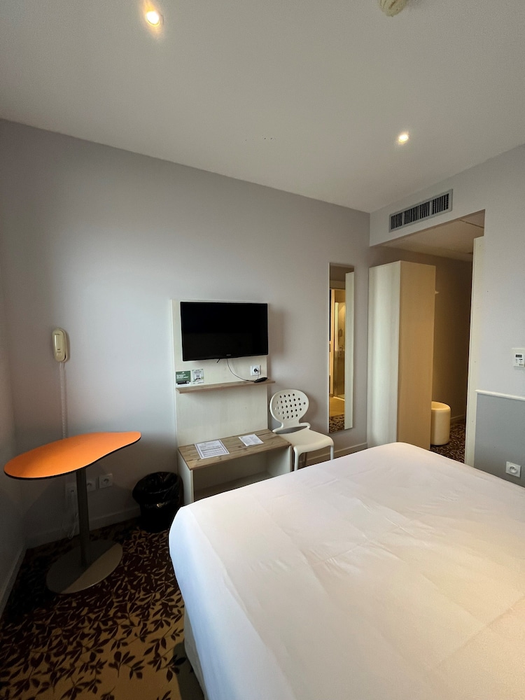 Habitación Estándar con 1 cama doble del hotel ibis Styles Villeneuve sur Lot. Foto 2