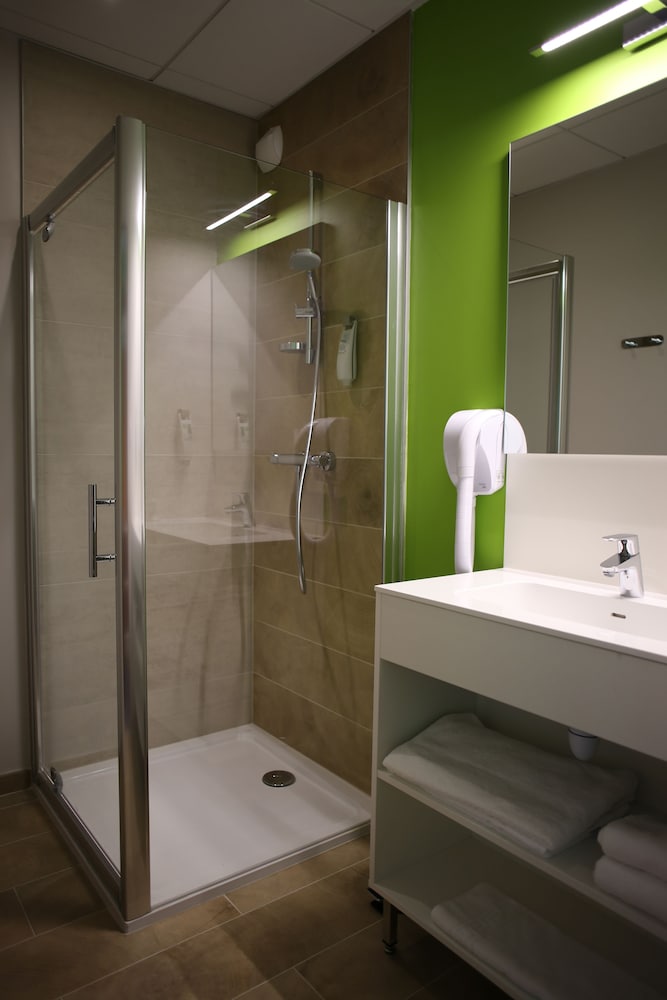 Habitación Estándar con 1 cama doble del hotel ibis Styles Villeneuve sur Lot. Foto 12