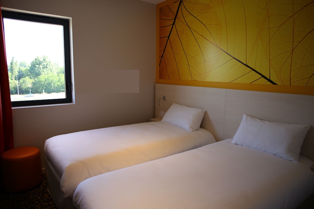 Habitación estándar con 2 camas individuales del hotel ibis Styles Villeneuve sur Lot. Foto 1