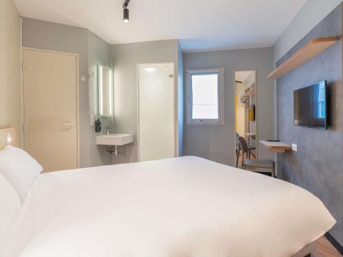 Habitación Doble Estándar del hotel ibis budget Marne la Vallée Val d'Europe. Foto 3