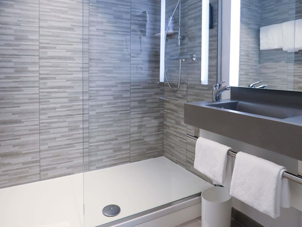 Habitación estándar con 2 camas individuales del hotel Ibis Styles Puteaux Paris La Defense. Foto 3