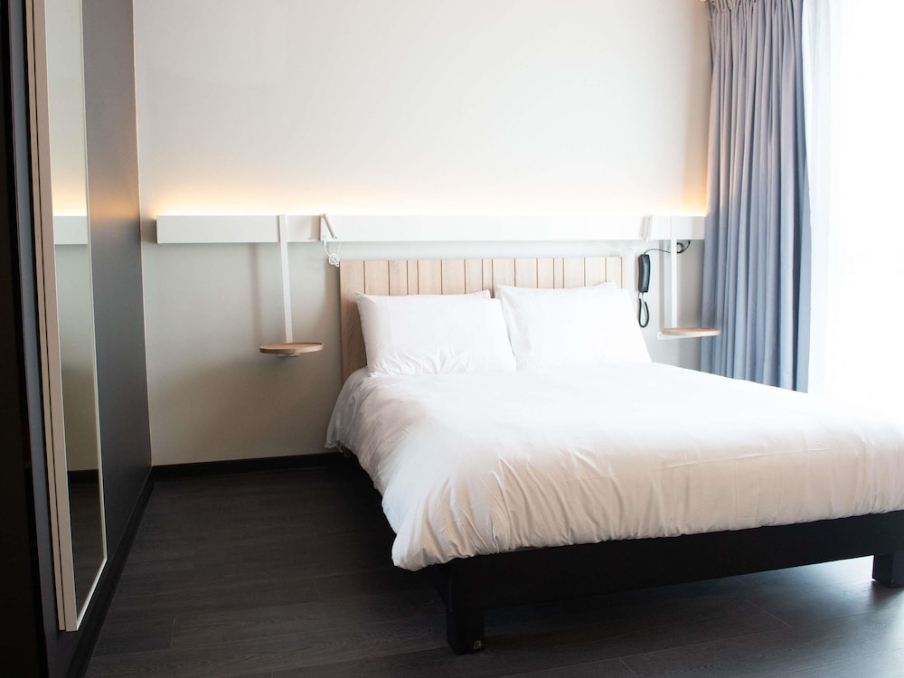 Habitación PMR del hotel Ibis Montlhery Paris Sud. Foto 9