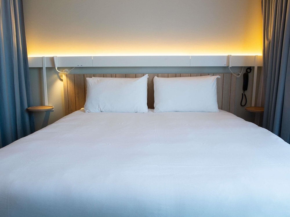 Habitación PMR del hotel Ibis Montlhery Paris Sud. Foto 6
