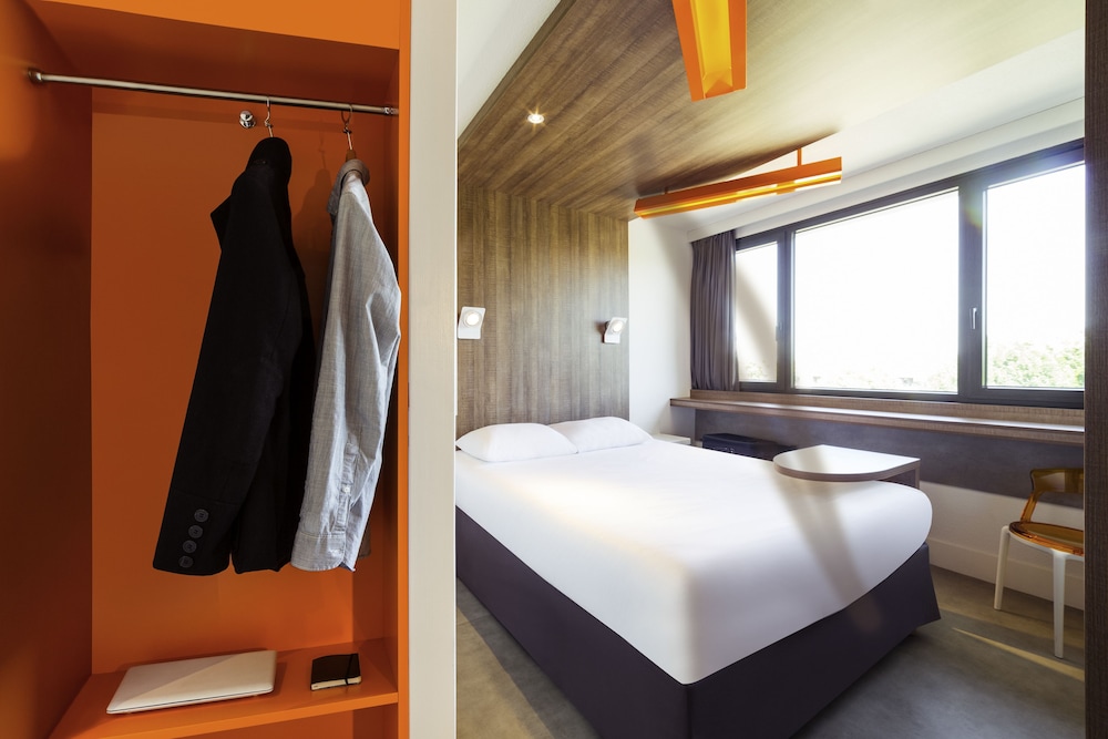 Habitacion Standard con 1 cama doble del hotel ibis Styles Niort Poitou Charentes. Foto 1