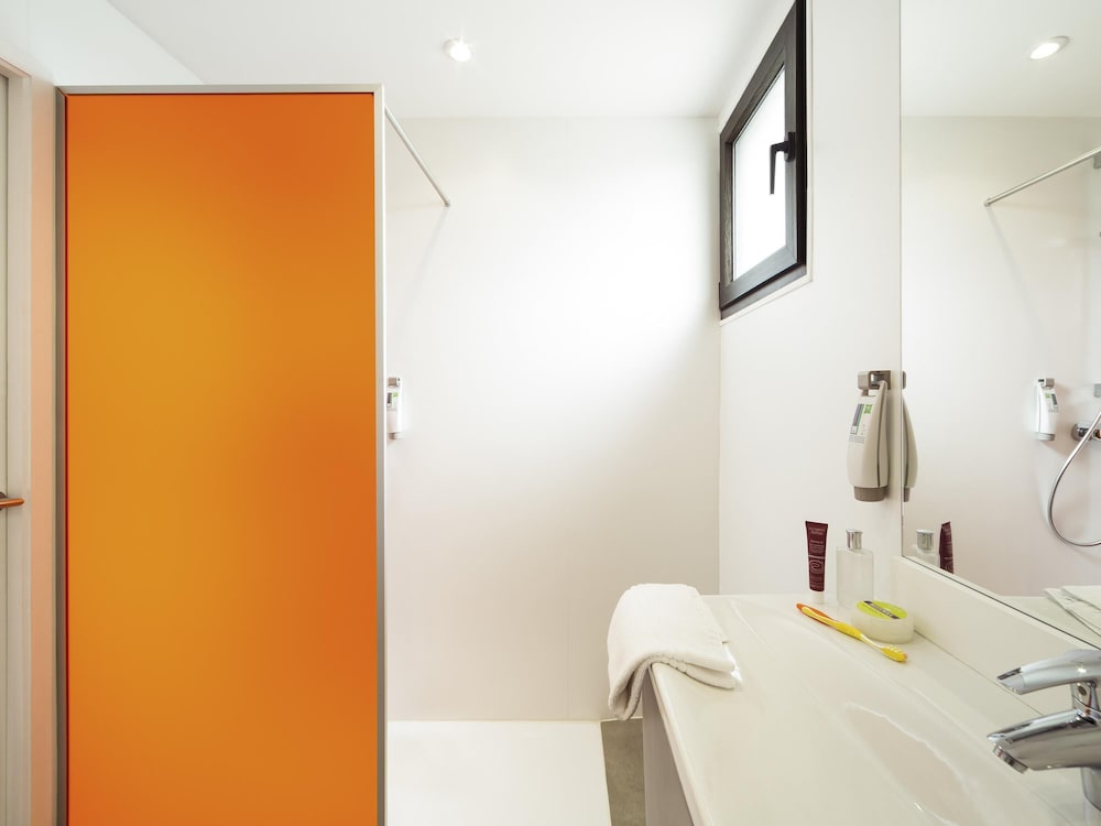 Habitación Standard con dos camas individuales del hotel ibis Styles Niort Poitou Charentes