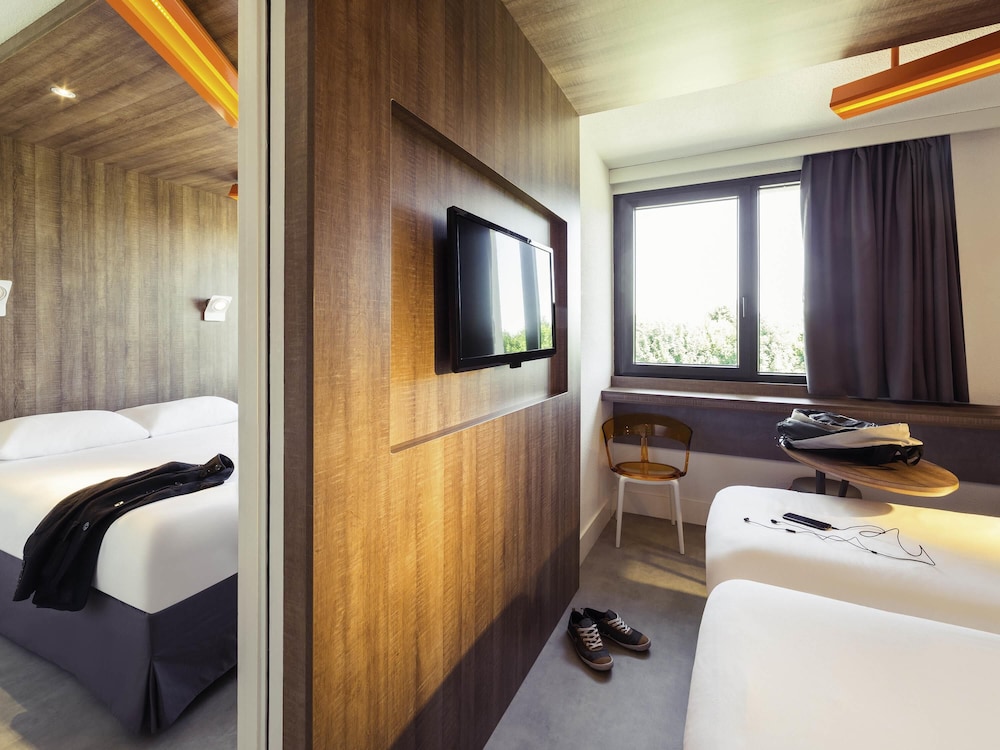 Suite Standard familiar con 2 habitaciones contiguas del hotel ibis Styles Niort Poitou Charentes