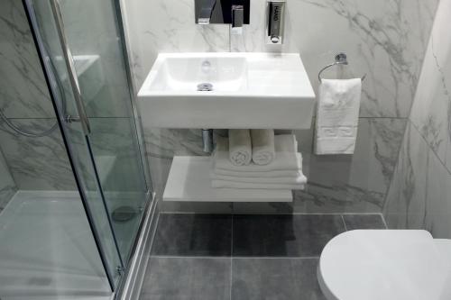 Estudio con 2 camas individuales del hotel NOX Waterloo. Foto 5