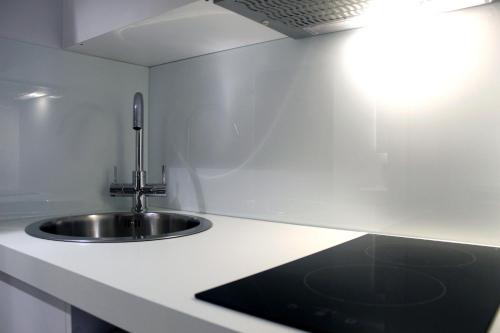 Estudio con 2 camas individuales del hotel NOX Waterloo. Foto 7