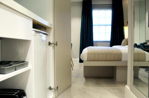 Estudio con 2 camas individuales del hotel NOX Waterloo. Foto 8