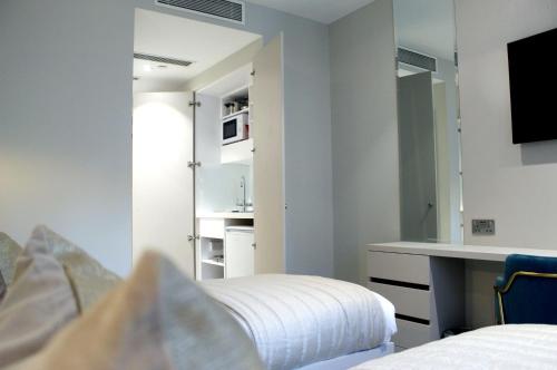 Estudio con 2 camas individuales del hotel NOX Waterloo. Foto 10