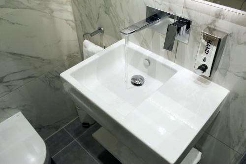 Estudio Triple del hotel NOX Waterloo. Foto 1