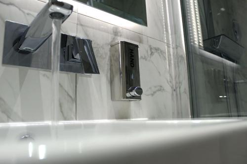 Estudio Triple del hotel NOX Waterloo. Foto 11