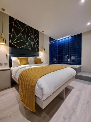 Suite exclusiva con jacuzzi del hotel NOX Maida Vale. Foto 3
