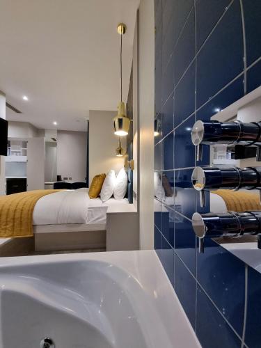 Suite exclusiva con jacuzzi del hotel NOX Maida Vale. Foto 4