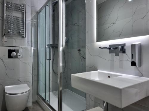 Suite exclusiva con jacuzzi del hotel NOX Maida Vale. Foto 5