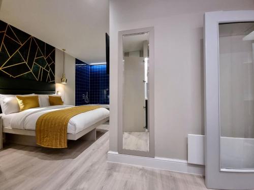 Suite exclusiva con jacuzzi del hotel NOX Maida Vale. Foto 7