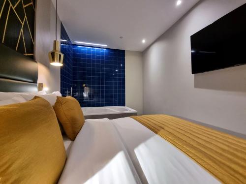 Suite exclusiva con jacuzzi del hotel NOX Maida Vale. Foto 8