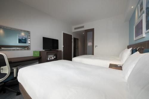 Habitación Doble - 2 camas del hotel Hampton by Hilton Edinburgh West End. Foto 5