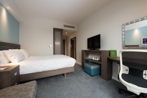 Habitación con sofá cama - 1 cama grande del hotel Hampton by Hilton Edinburgh West End. Foto 4