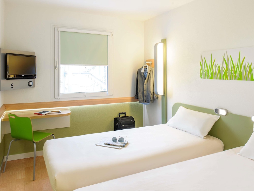 Habitación con 2 camas individuales, 2 camas individuales del hotel ibis budget Derby. Foto 2