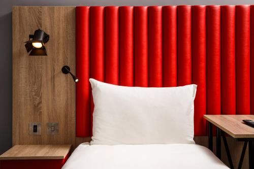 Habitación Doble Estándar - 2 camas del hotel ibis Styles London Ealing. Foto 16