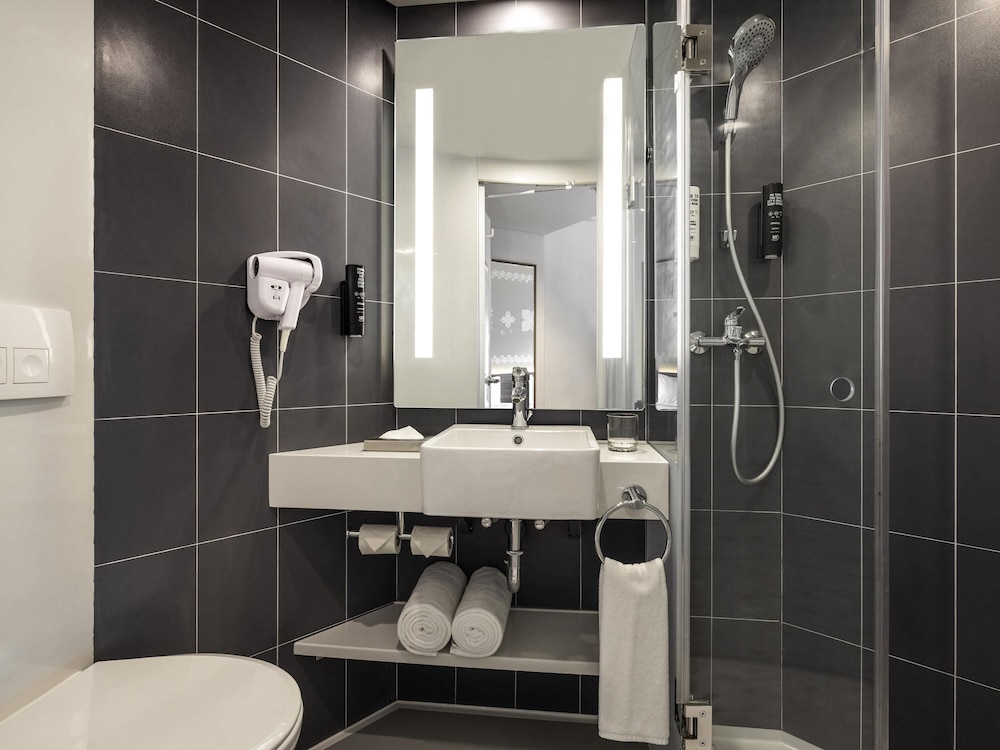 Habitación Estándar con 1 Cama Queen del hotel Ibis Mumbai Vikhroli. Foto 6