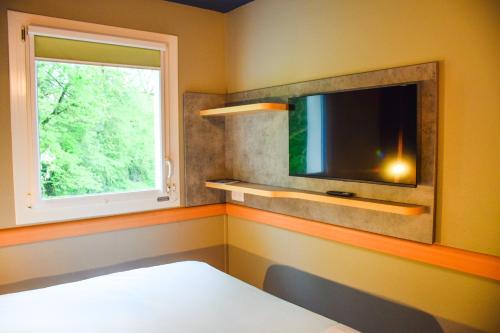 Doble - Habitación con cama grande del hotel Ibis Budget Rodez. Foto 7